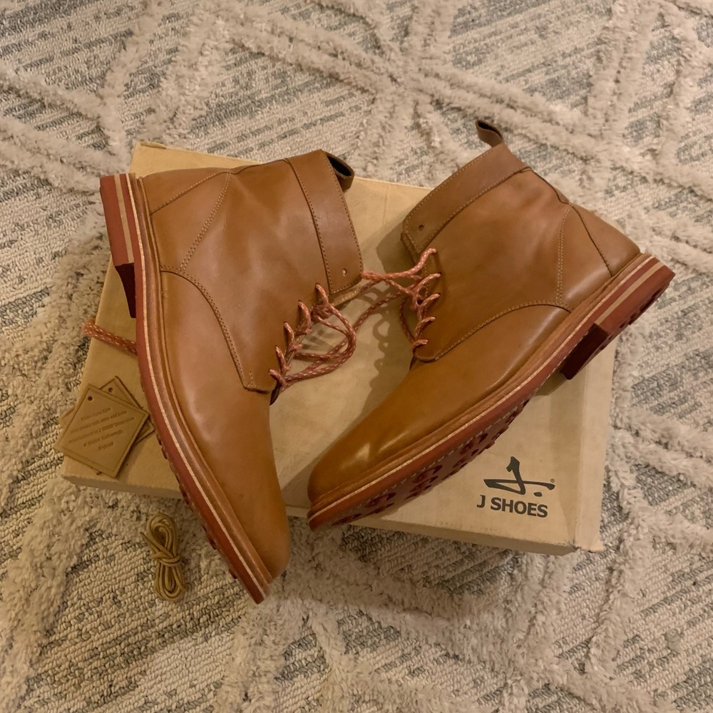 Men’s J Shoes lace up dress leather boots - like new - Sz 10